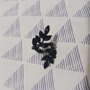 Vintage costume black enameled rhinestone bypass leaves ring